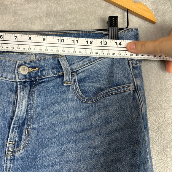 Old Navy Womens Size 6 Mid Rise Wow Boyfriend Jeans Medium Wash Denim Casual - Picture 5 of 8